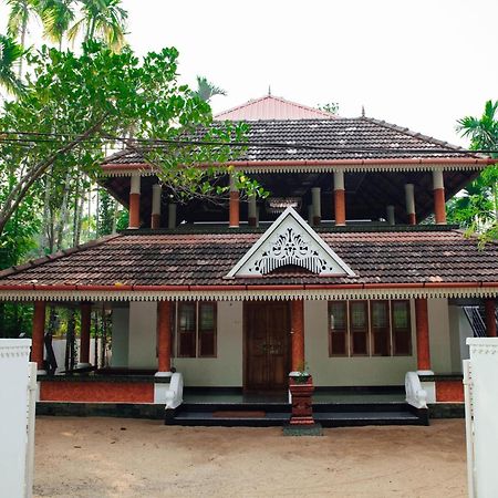 Mi Casa Tu Casa Apartment Kochi Bagian luar foto